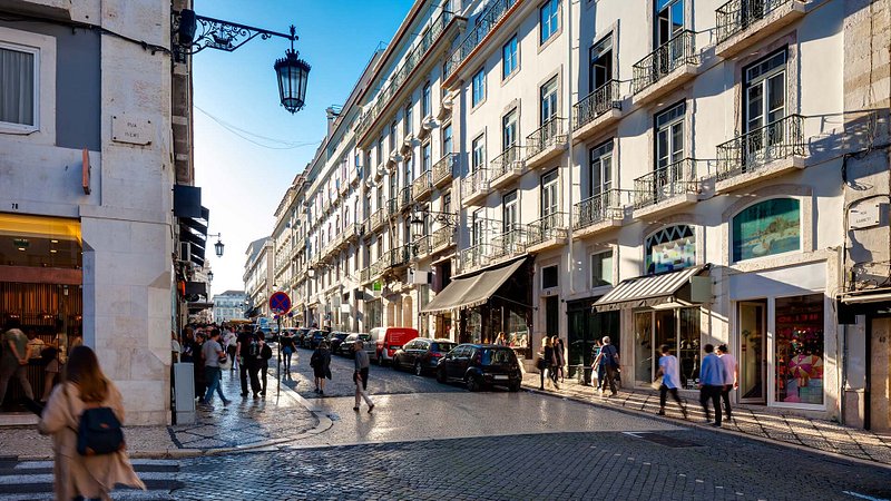Compras en la Rua Garrett en Lisboa 